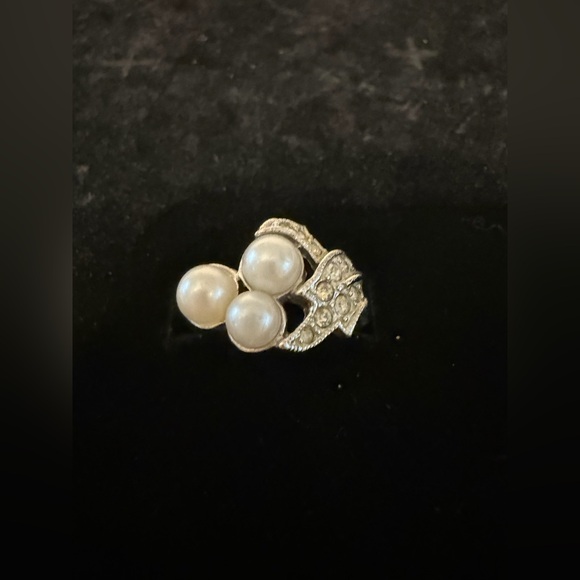 Avon Jewelry - Avon Elegant Pearl Cluster Ring with Crystal Accents - White